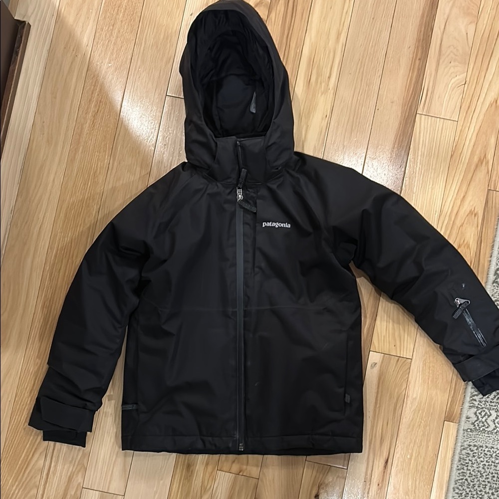 Kids Patagonia snowshot winter coat. Excellent used condition.